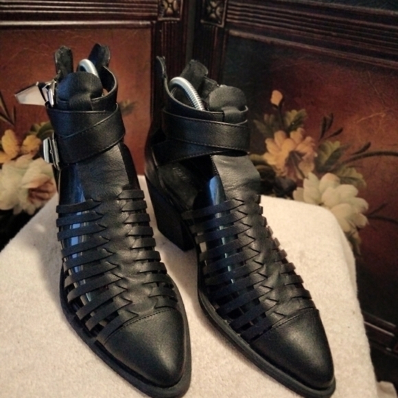 Forever 21 Chunky Block Heel Mule Pointy Toe Black Strapped 7 - Picture 2 of 9